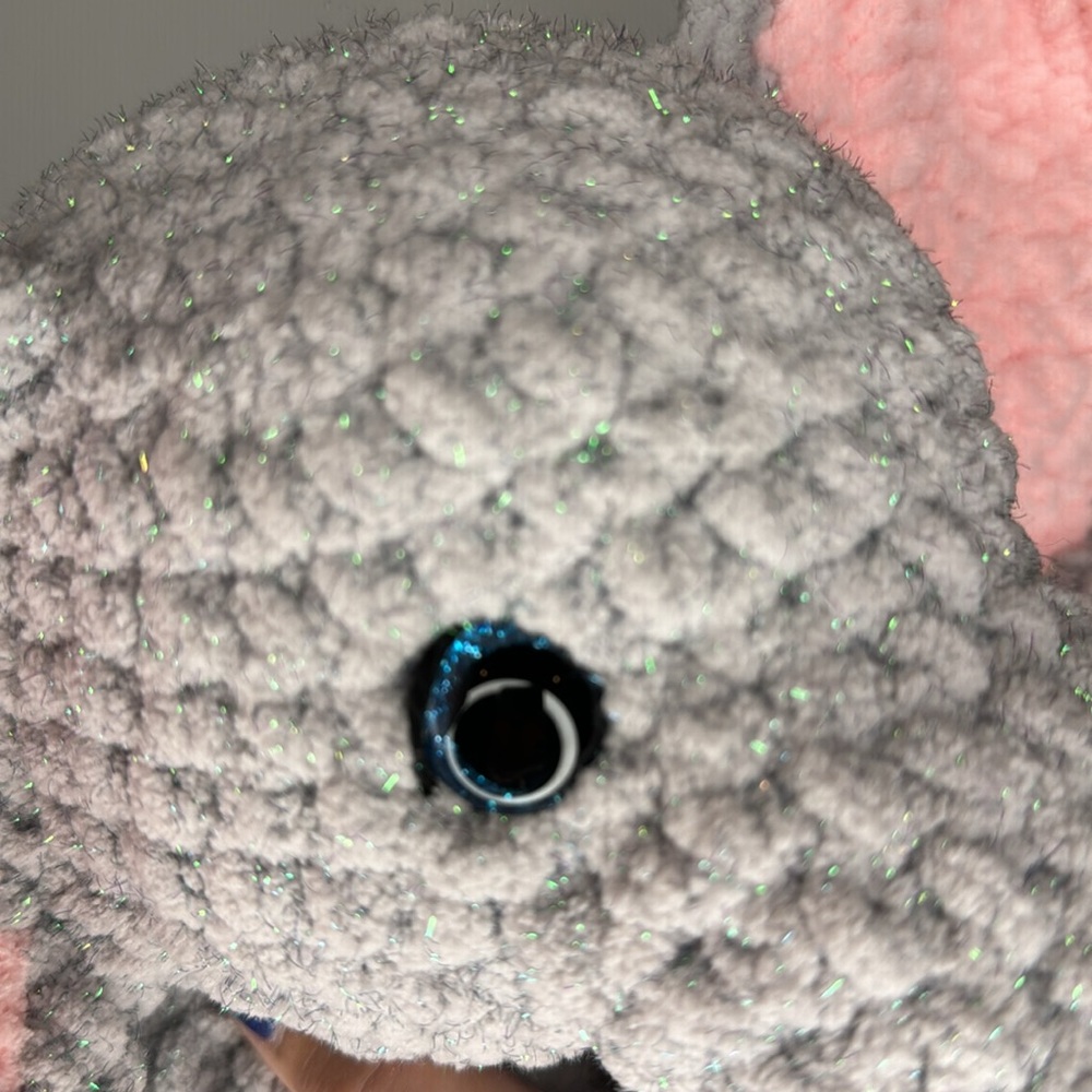 Sparkly crochet elephant plush - Picture 9 of 9
